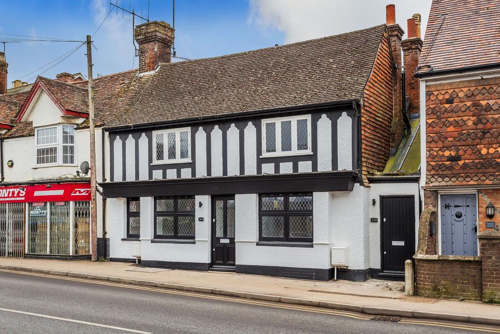 High Street, Edenbridge 2 bed semidetached house £1,400 pcm (£323 pw)