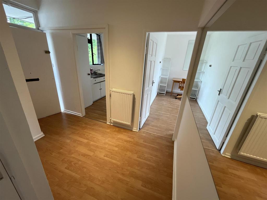 Hallfield Estate, London W2 2 bed apartment to rent £2,900 pcm (£669 pw)