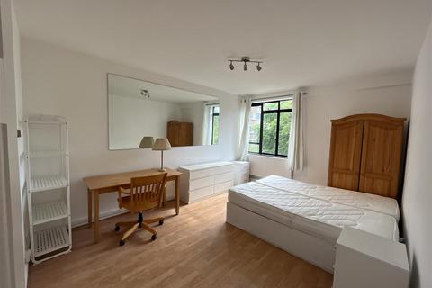2 bedroom apartment to rent, Hallfield Estate, London W2