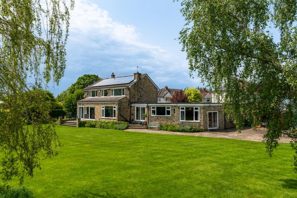 Moor Drive, Otley, West Yorkshire, LS21 4 bed detached house £750,000