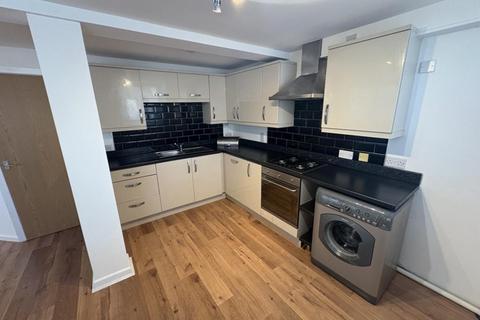 3 bedroom maisonette to rent, Grove Place, Clydach Road, Morriston, SA6 6QB