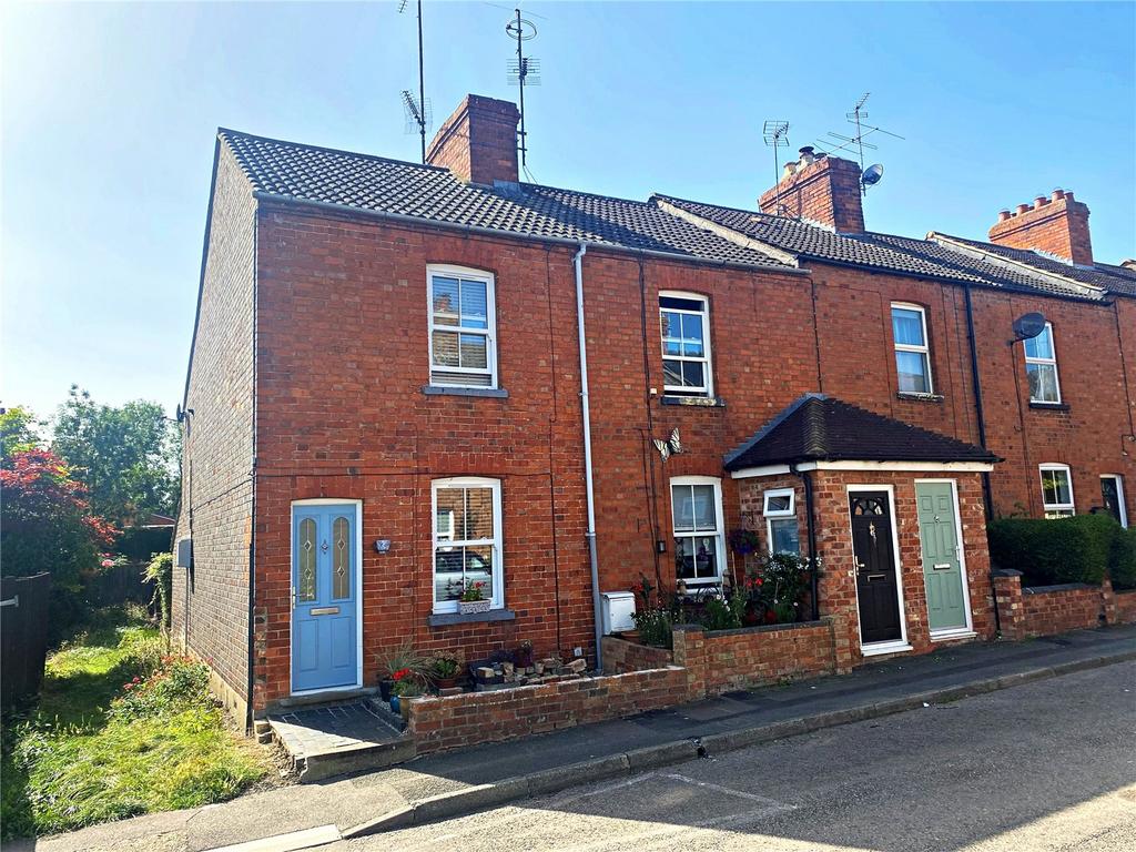 Greenfield Road, Newport Pagnell... 2 bed end of terrace house £280,000