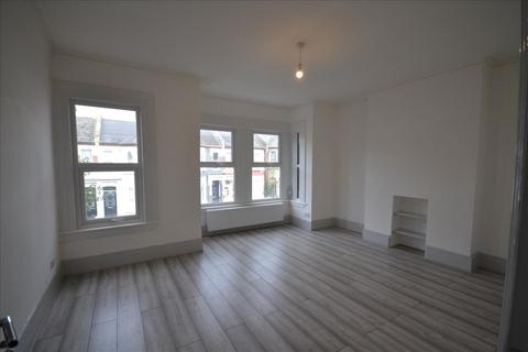 5 bedroom house to rent - Widsor Road, London, NW2