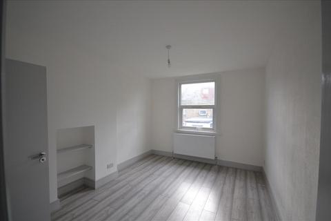 5 bedroom house to rent - Widsor Road, London, NW2