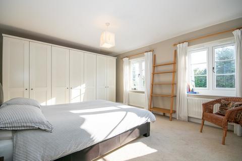 17 Briants Close, Pinner, HA5 4SY