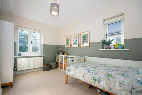 17 Briants Close, Pinner, HA5 4SY