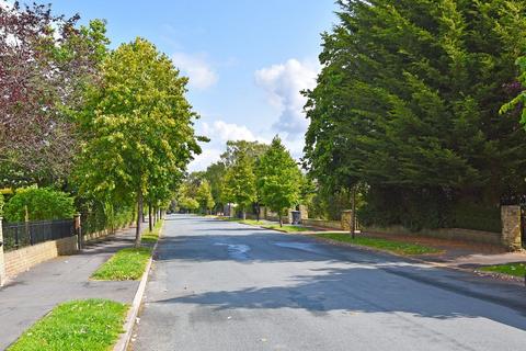 5 bedroom detached house for sale, Almsford Avenue, Harrogate