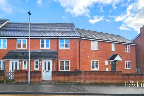 3 bedroom terraced house to rent, Station Road, Royal Wootton Bassett, SN4