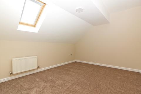 undefined, WOLVERTON - A 2 double bedroom penthouse close to station.