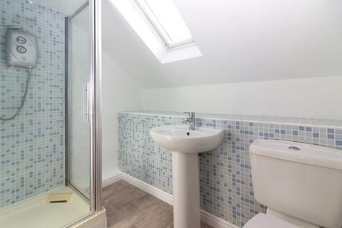 undefined, WOLVERTON - A 2 double bedroom penthouse close to station.