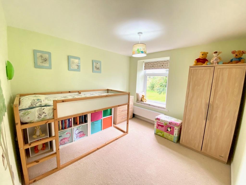 Bed 4 b