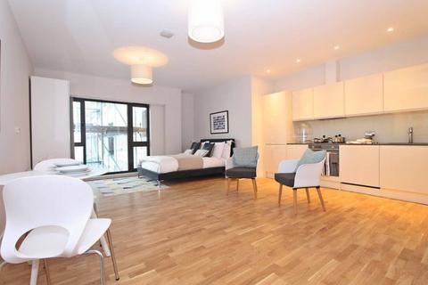 1 bedroom flat for sale, Staines Road West, Sunbury, Sunbury-on-Thames, TW16