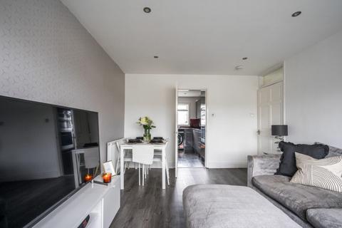 7 John Knox Place, Penicuik, EH26 8DB