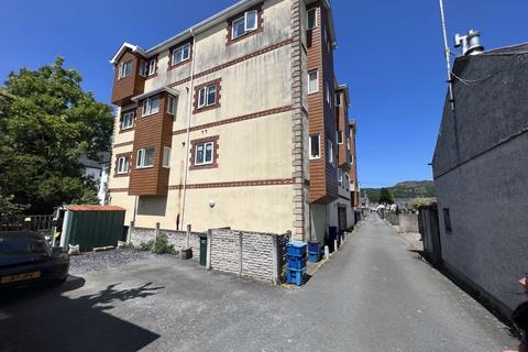 2 bedroom apartment for sale, Porthmadog, Gwynedd.