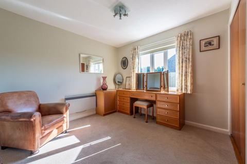 2 bedroom flat for sale - Belmont Road, Leatherhead