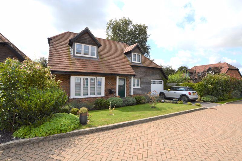 Mulberry Gardens, Medstead, Alton, Hampshire 3 bed detached house for