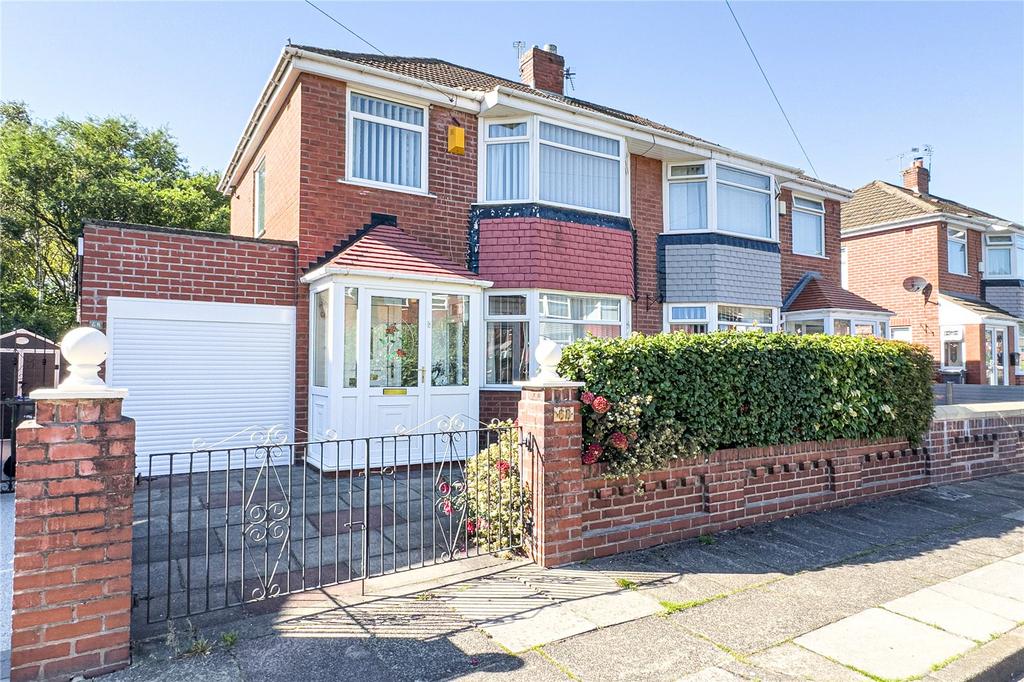 West Avenue, New Moston, Manchester... 3 bed semidetached house £220,000
