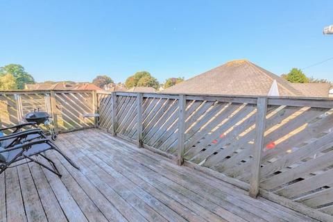 3 bedroom apartment to rent, Herbert Avenue, Poole