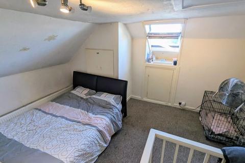 3 bedroom apartment to rent, Herbert Avenue, Poole