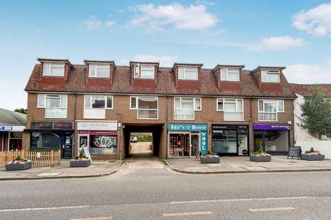 2 bedroom apartment to rent, High Street, Caterham