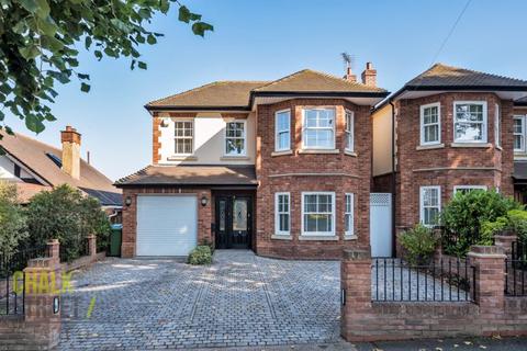 7 Mavis Grove, Hornchurch, RM12 6EX