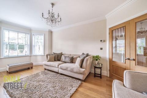 7 Mavis Grove, Hornchurch, RM12 6EX