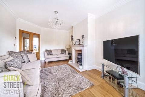 7 Mavis Grove, Hornchurch, RM12 6EX