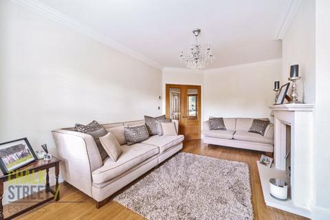 7 Mavis Grove, Hornchurch, RM12 6EX