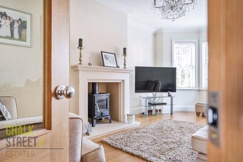 7 Mavis Grove, Hornchurch, RM12 6EX