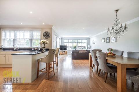 7 Mavis Grove, Hornchurch, RM12 6EX