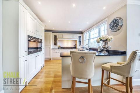 7 Mavis Grove, Hornchurch, RM12 6EX