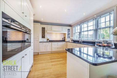 7 Mavis Grove, Hornchurch, RM12 6EX