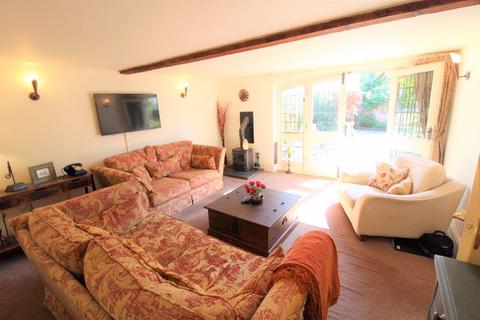 2 bedroom barn conversion for sale - Rossett, Wrexham