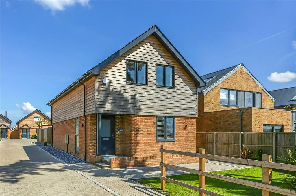 Downs Road, South Wonston, Winchester, Hampshire, SO21 3 bed detached