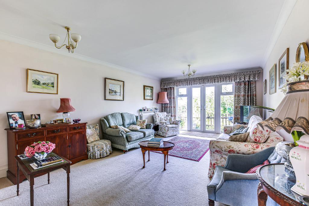 Addington Road, Sanderstead, South Croydon, CR2 8RE 2 bed flat for sale