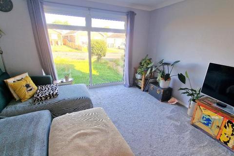2 bedroom detached bungalow for sale - Lincoln Way, Bembridge, Isle of Wight, PO35 5QL