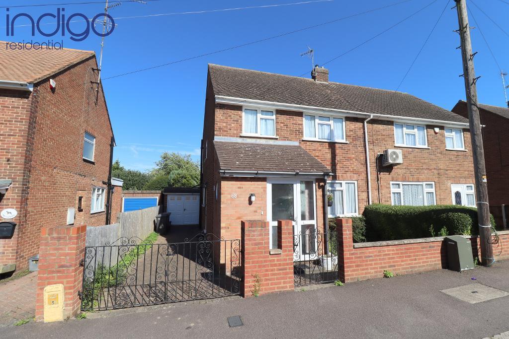 Rosslyn Crescent, Icknield, Luton... 3 bed semidetached house £350,000