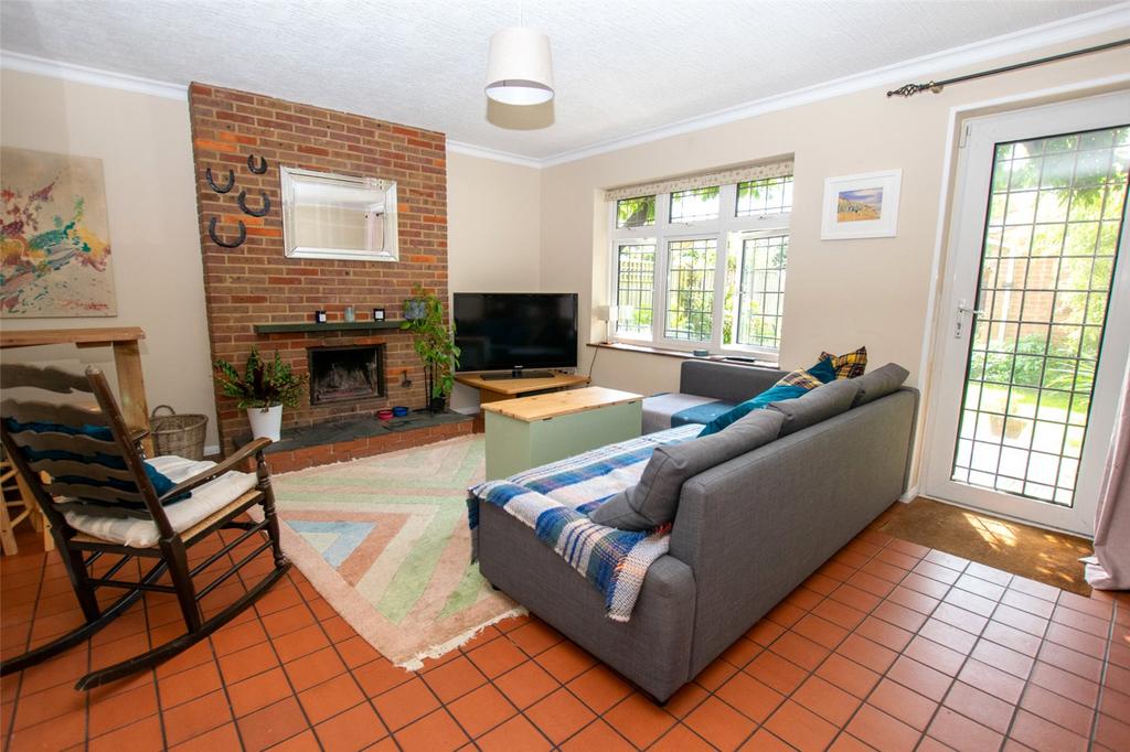 Slapton, Bedfordshire LU7 3 bed end of terrace house for sale £350,000
