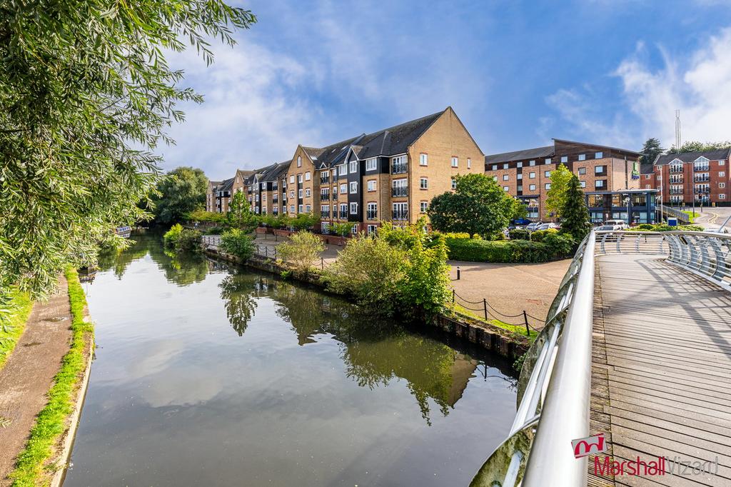 Stationers Place, Apsley, Hemel... 2 bed apartment for sale £370,000
