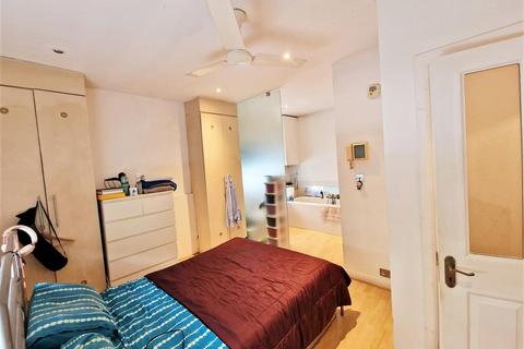 2 bedroom flat for sale, North End Road, NW11