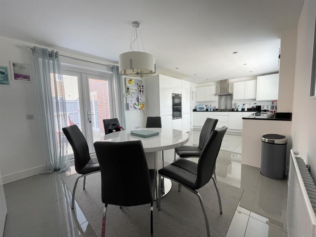 Spinners Road, Brockworth, Gloucester 4 bed detached house for sale £