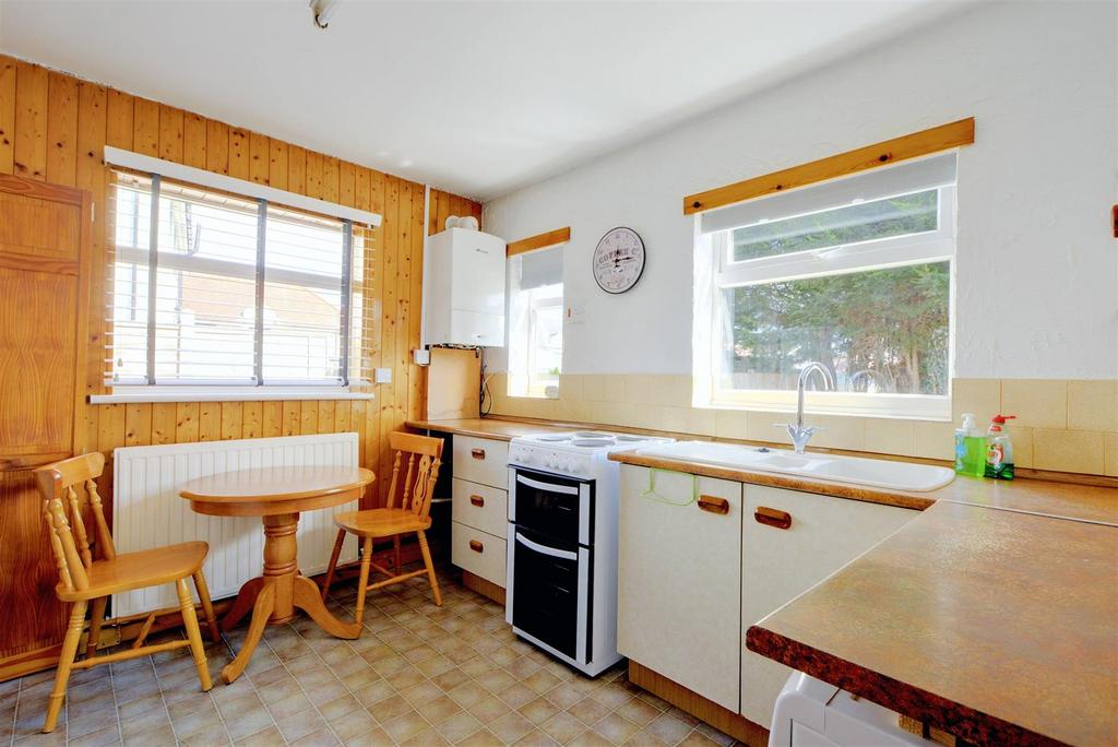 Kitchen 2.jpeg