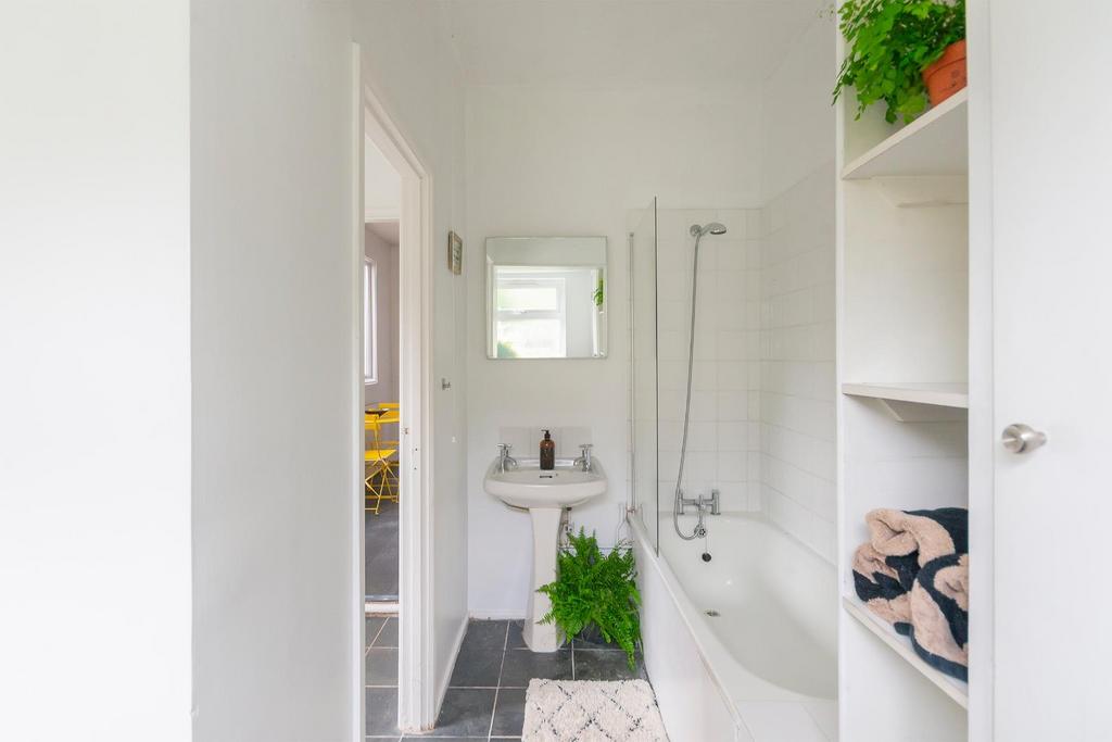 DAORKCONKCERBA7 - Bathroom B.jpg
