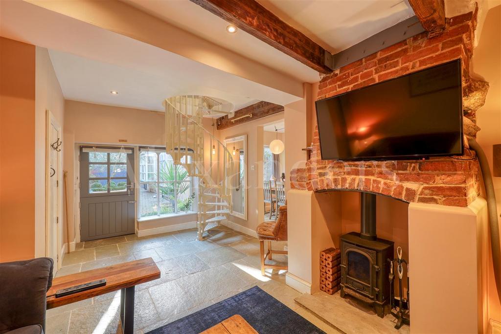 Printers Yard, Uppingham 2 bed character property £250,000