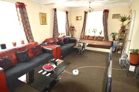 4 bedroom end of terrace house for sale - Campden Crescent, Dagenham
