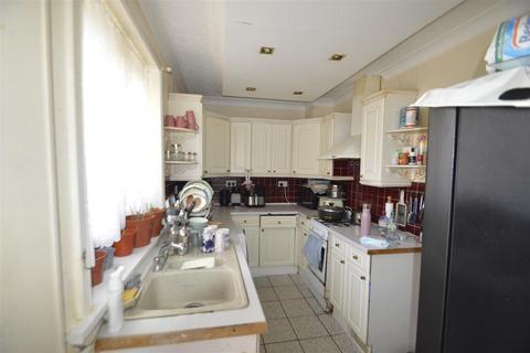 4 bedroom end of terrace house for sale, Campden Crescent, Dagenham