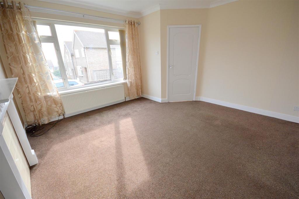 Woodnook Grove, Marsh Lane, S21 3 bed semidetached house £850 pcm (£