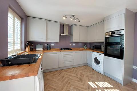 3 bedroom semi-detached house for sale - Forge Close, Cayton, Scarborough