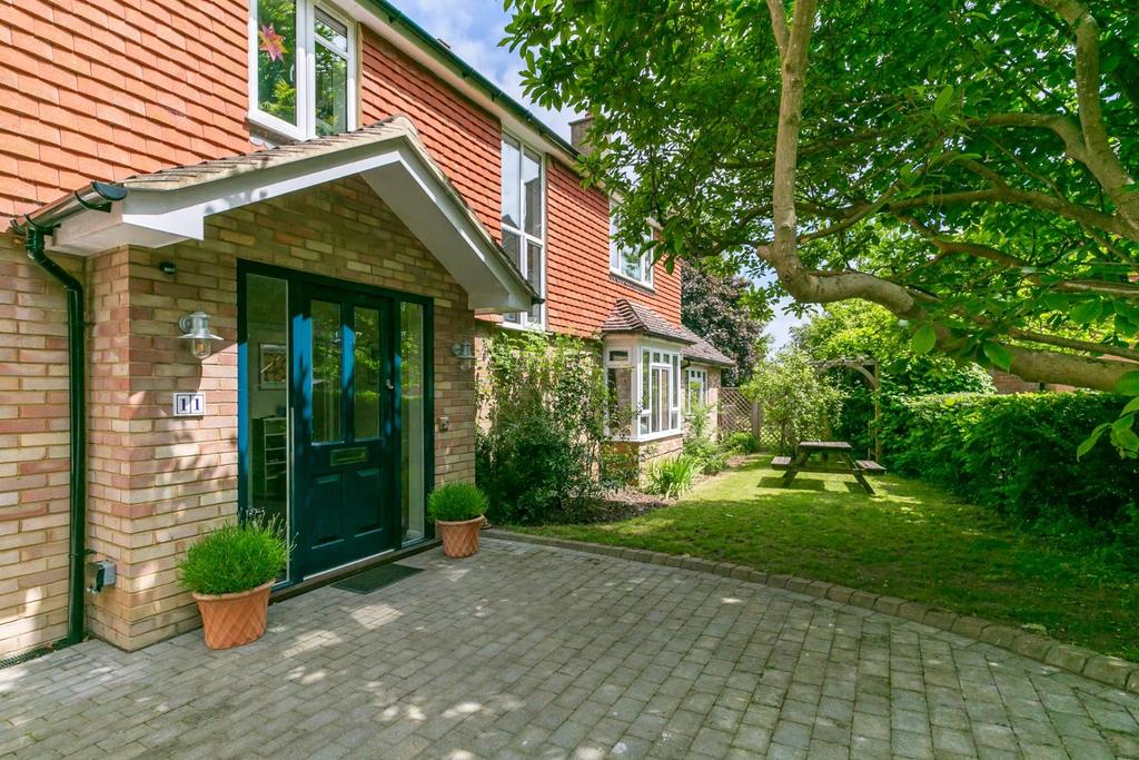 Rectory Close, Guildford 6 bed detached house £1,150,000