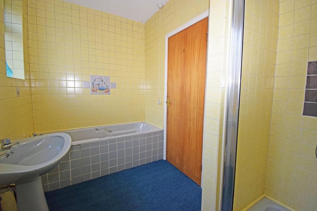 Burford House, bathroom.jpg